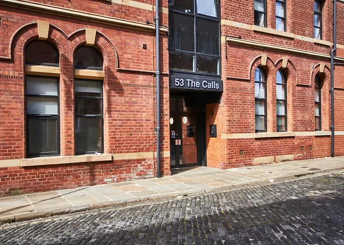 Sleek New York Style Apartment In Central Leeds